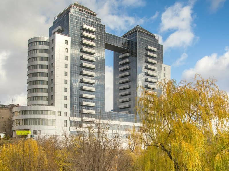 コルティツァ パレス ホテル Zaporizhia エクステリア 写真